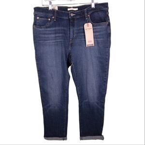 NWT Levi's Boyfriend Jeans size 32